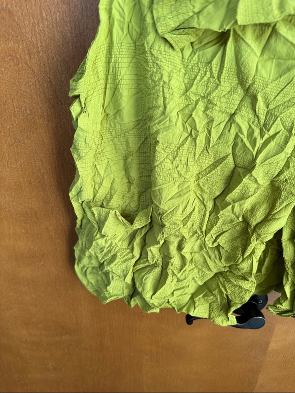 Chalet et Ceci Crinkle Sleeveless Vest in Lime Green - Picture 3 of 4